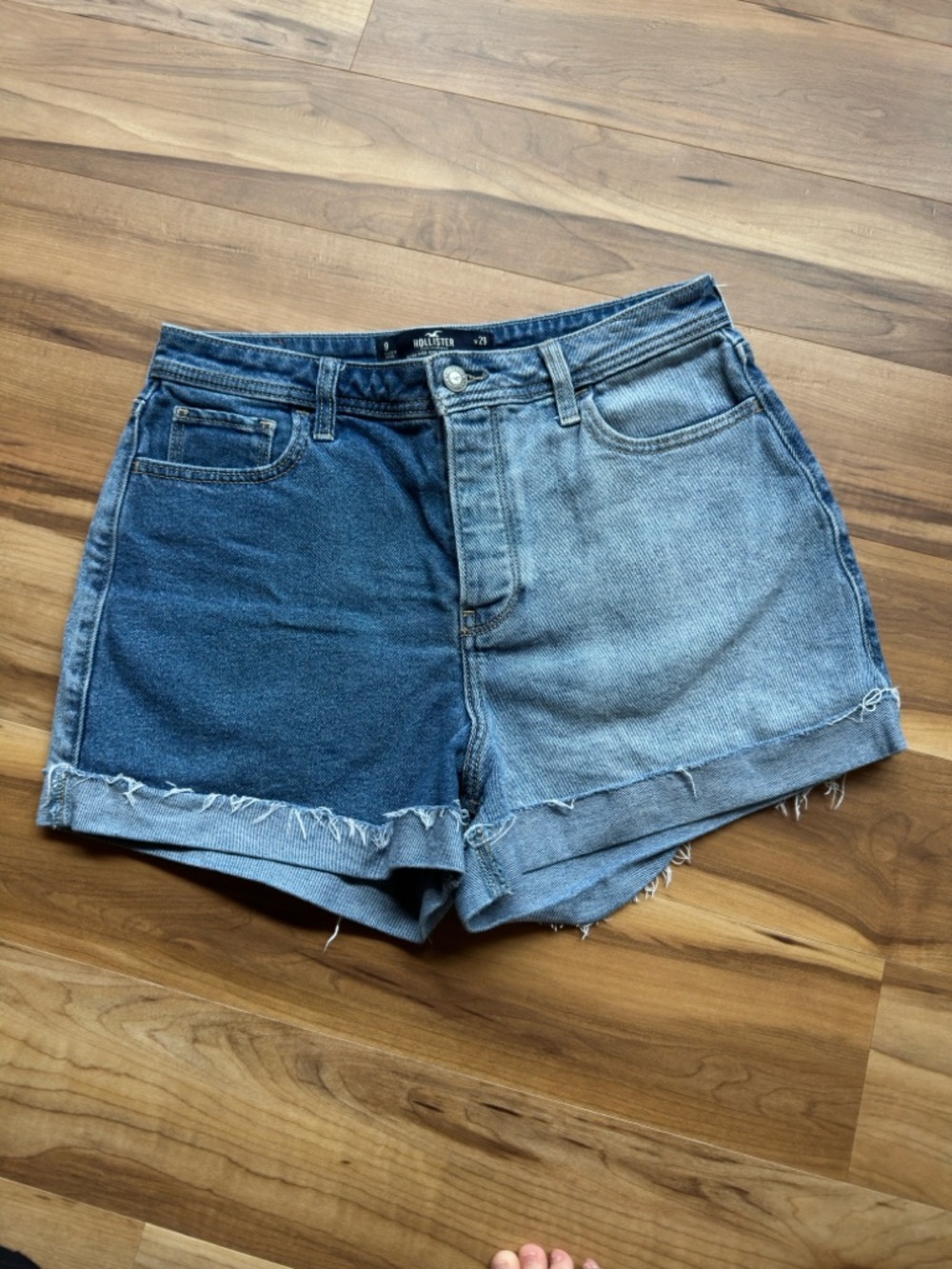 Hollister Two-Tone ultra high-rise mom Denim Shorts